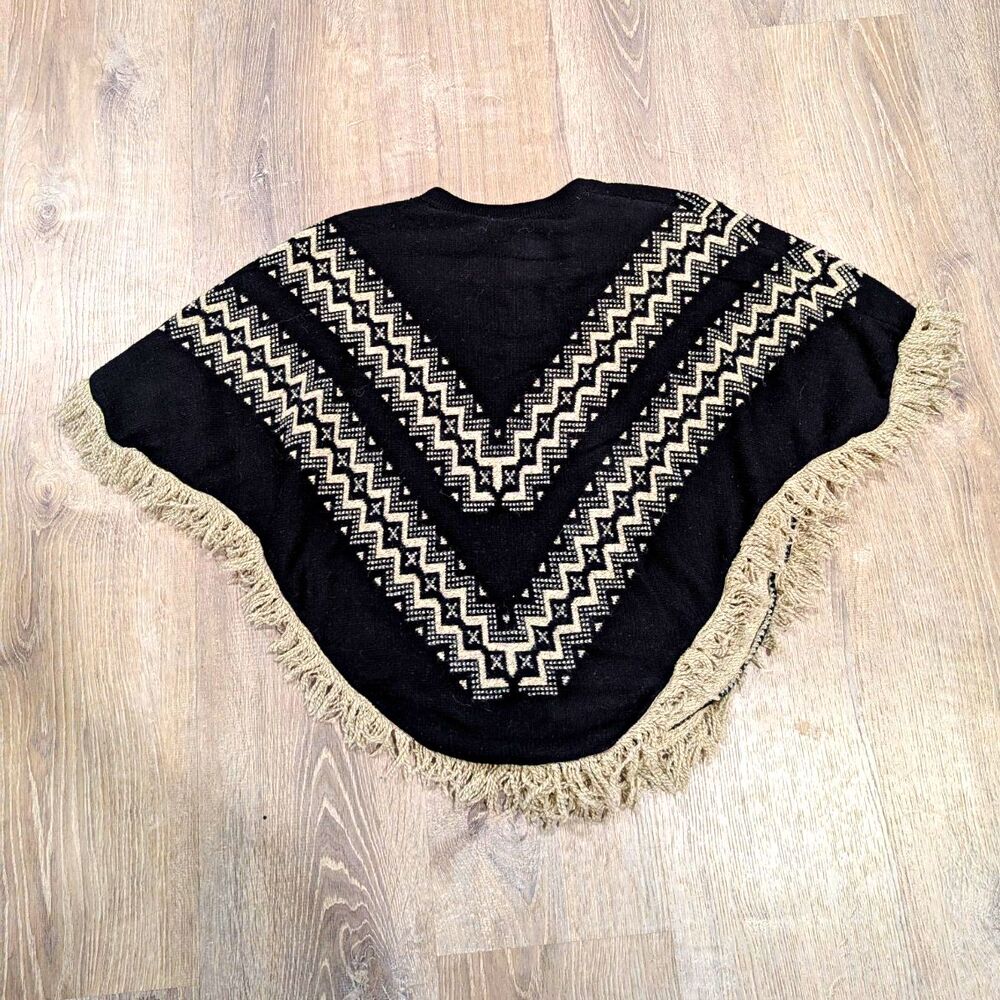 David and Young Aztec Geometric Fringe Knit Poncho Cape Sweater Shawl O/S